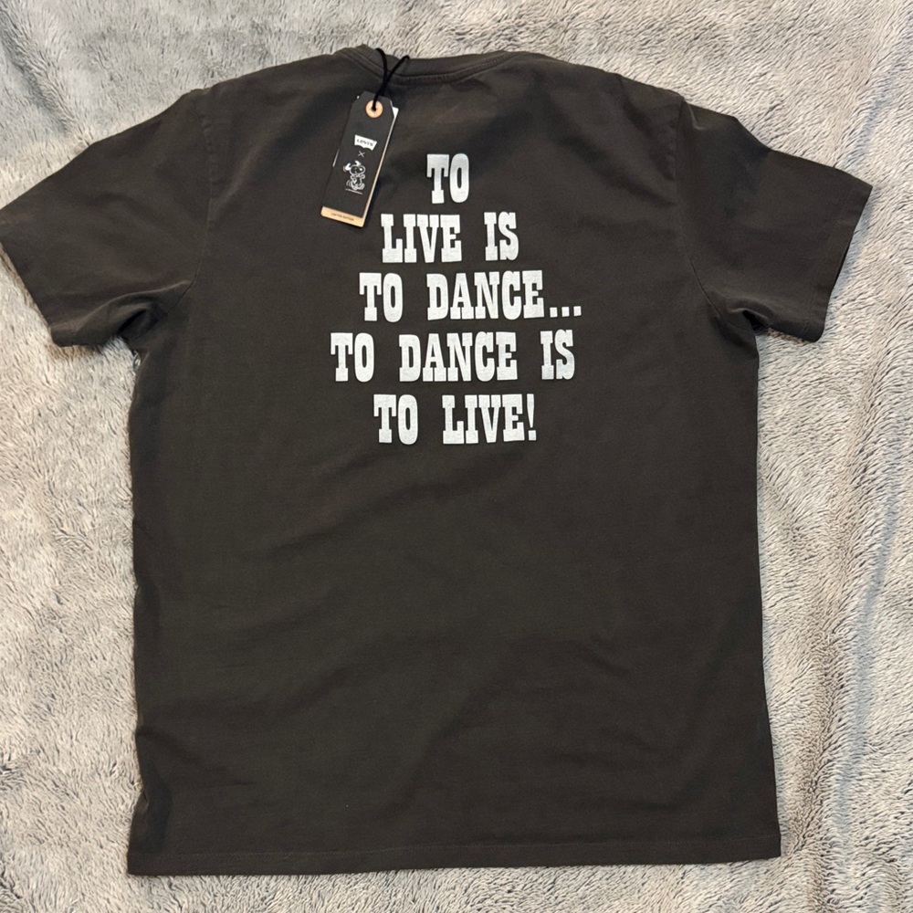 Levi's Black Snoopy Graphic Tee - Picture 4 of 4